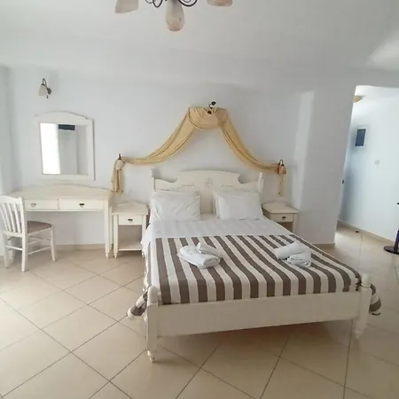 Theofanis 3* Agia Anna (Naxos)