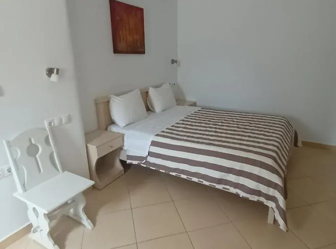 Theofanis Agia Anna (Naxos)