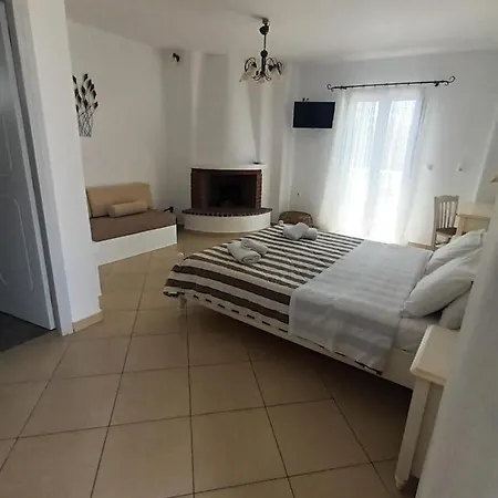 Theofanis 3* Αγία Άννα