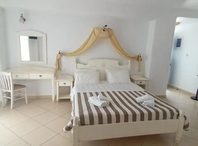 Theofanis 3* Agia Anna (Naxos)